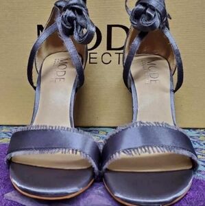 MODE COLLECTIVE ARIELLE SANDAL CHARCOAL SATIN SIZE 6.5 NWT